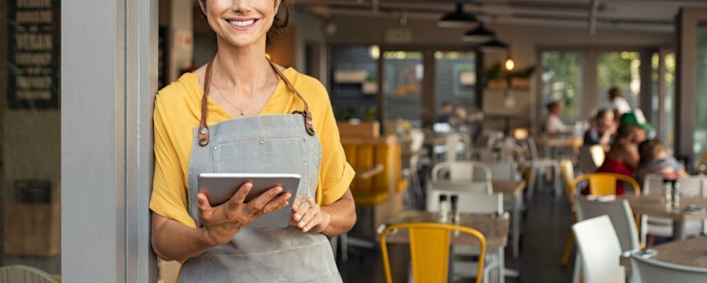 small-business-owner-smiling-restaurant-seo